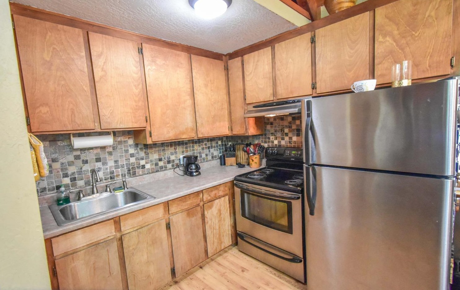 22128 Feather River Dr, Sonora CA  95370-9118 exterior