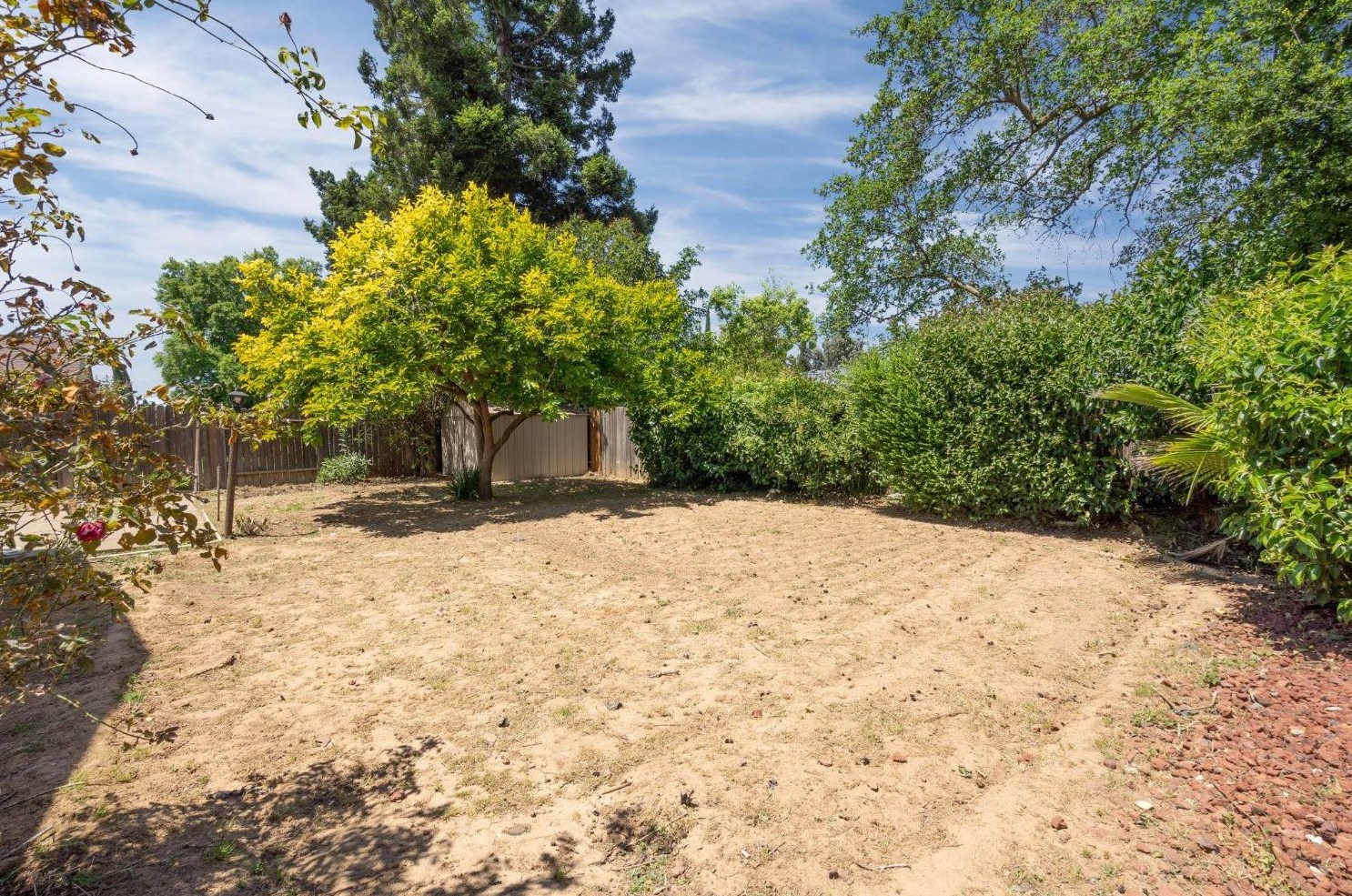 55 Ardsley Cir, Sacramento CA  95823-4117 exterior