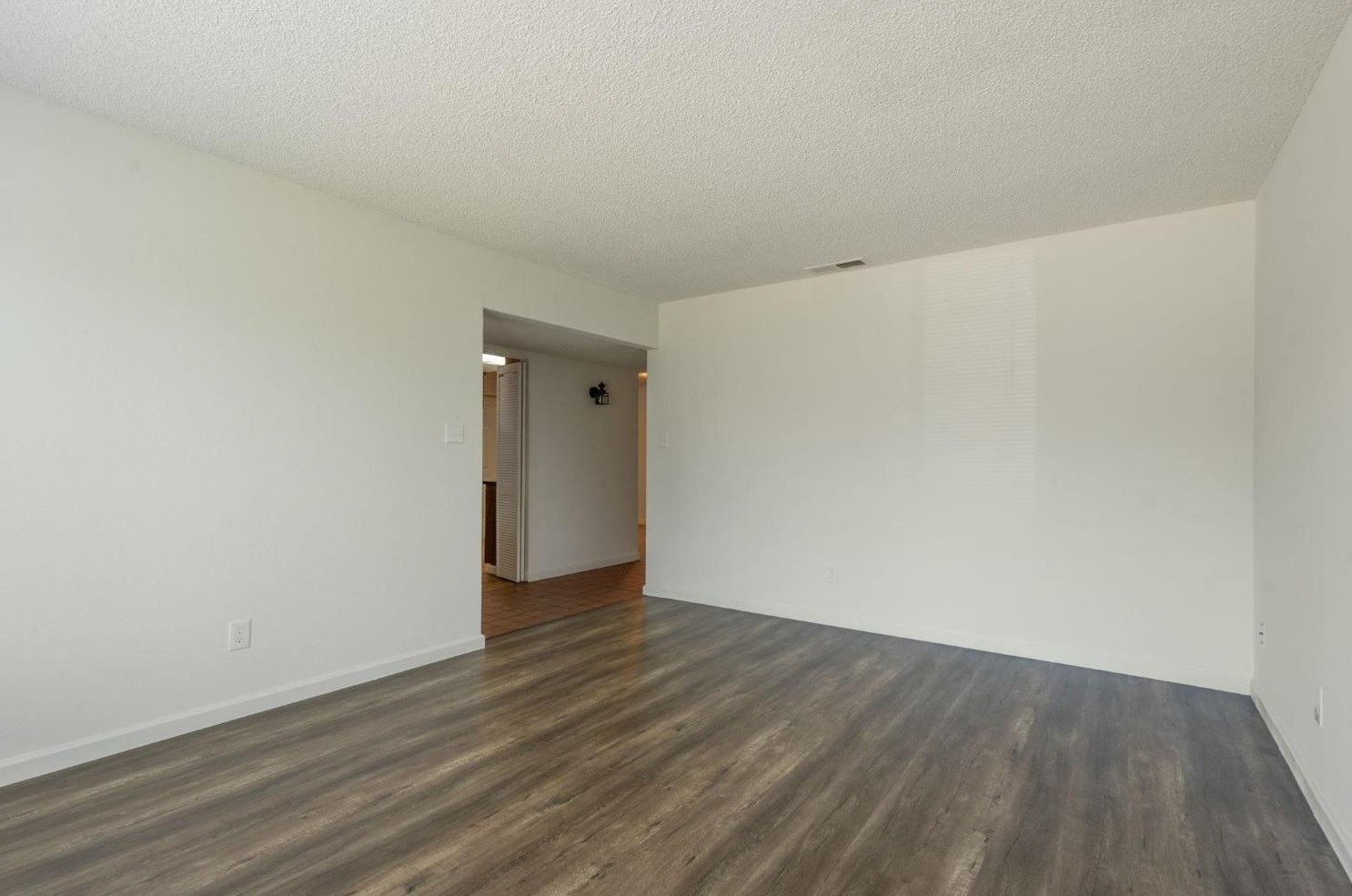 55 Ardsley Cir, Sacramento CA  95823-4117 exterior