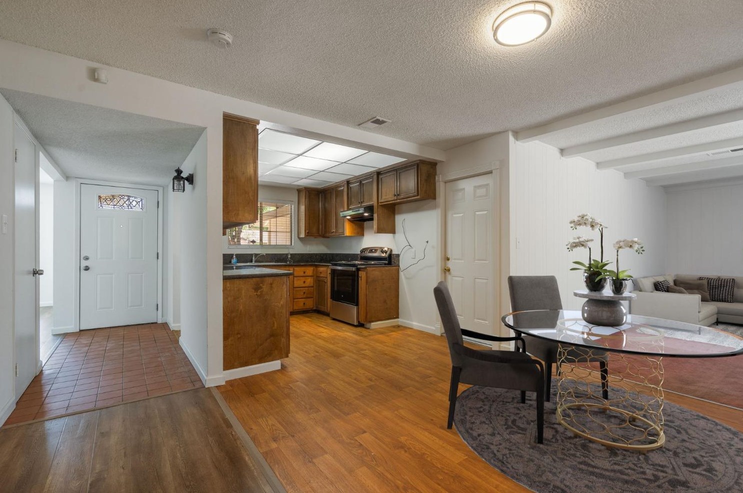 55 Ardsley Cir, Sacramento CA  95823-4117 exterior