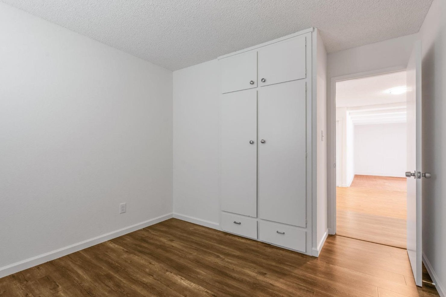 55 Ardsley Cir, Sacramento CA  95823-4117 exterior