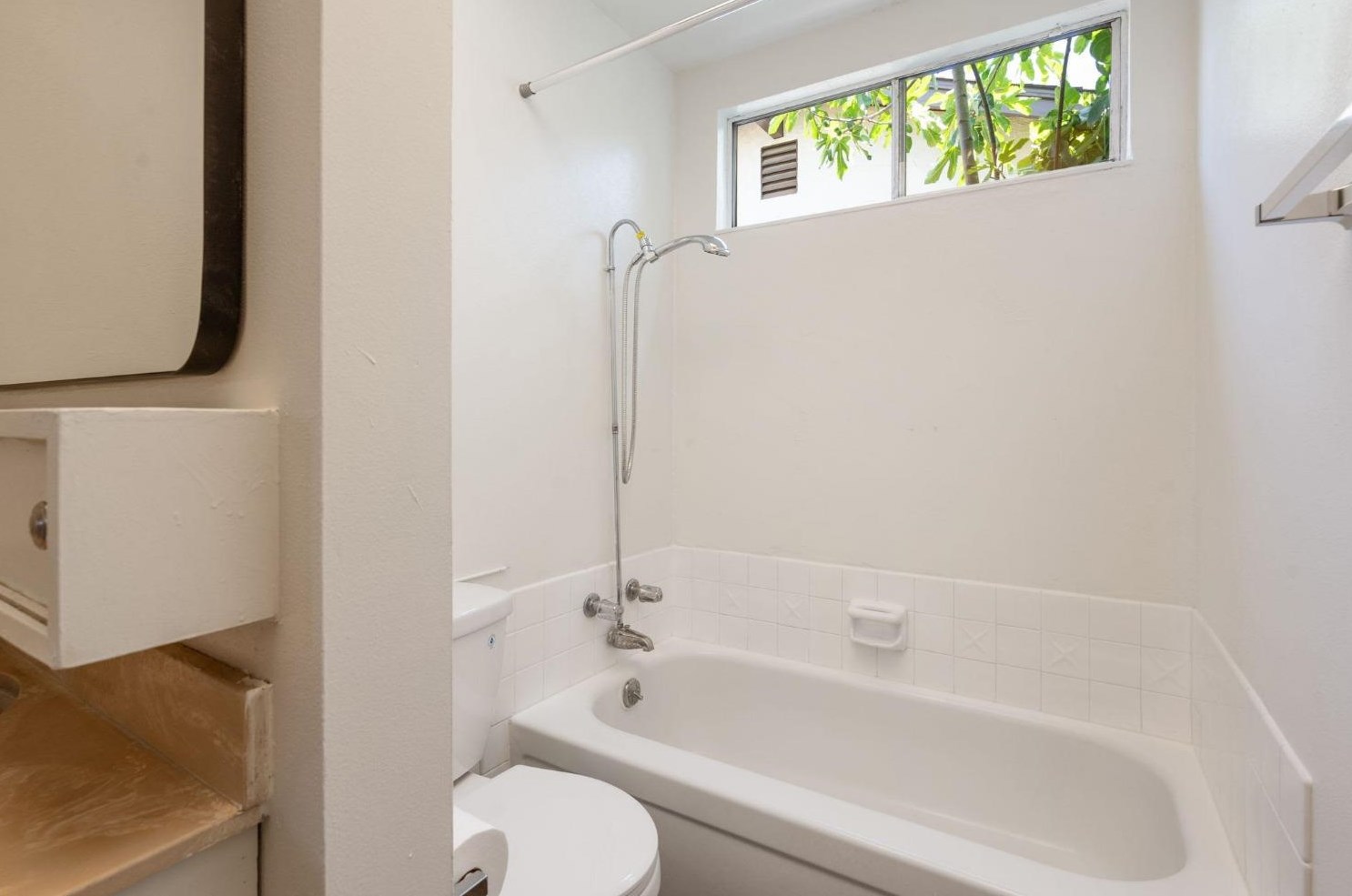 55 Ardsley Cir, Sacramento CA  95823-4117 exterior