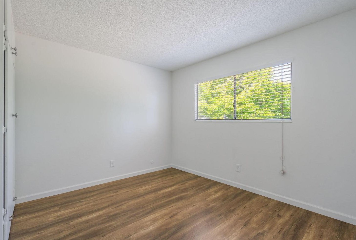 55 Ardsley Cir, Sacramento CA  95823-4117 exterior