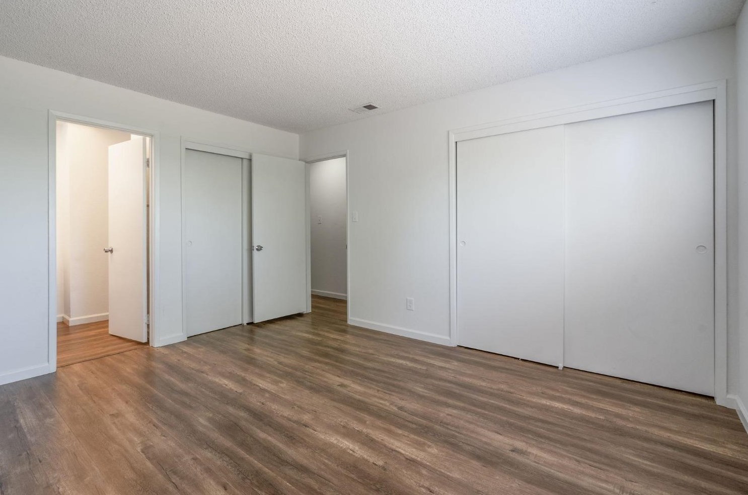 55 Ardsley Cir, Sacramento CA  95823-4117 exterior