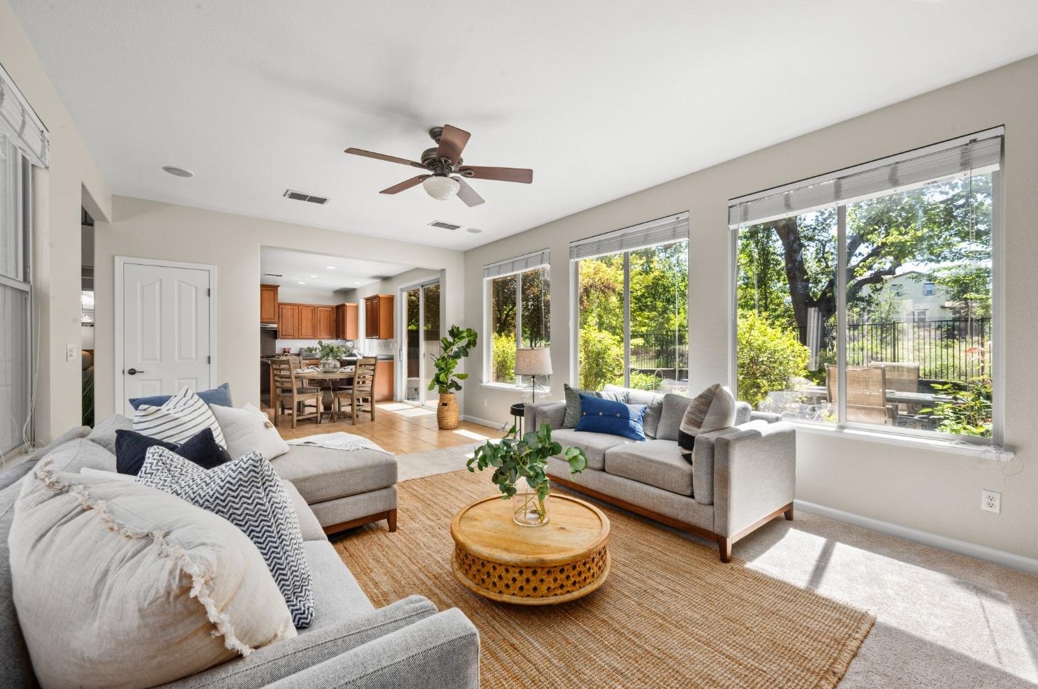 989 Smith Way, Folsom CA 95630-7338 exterior