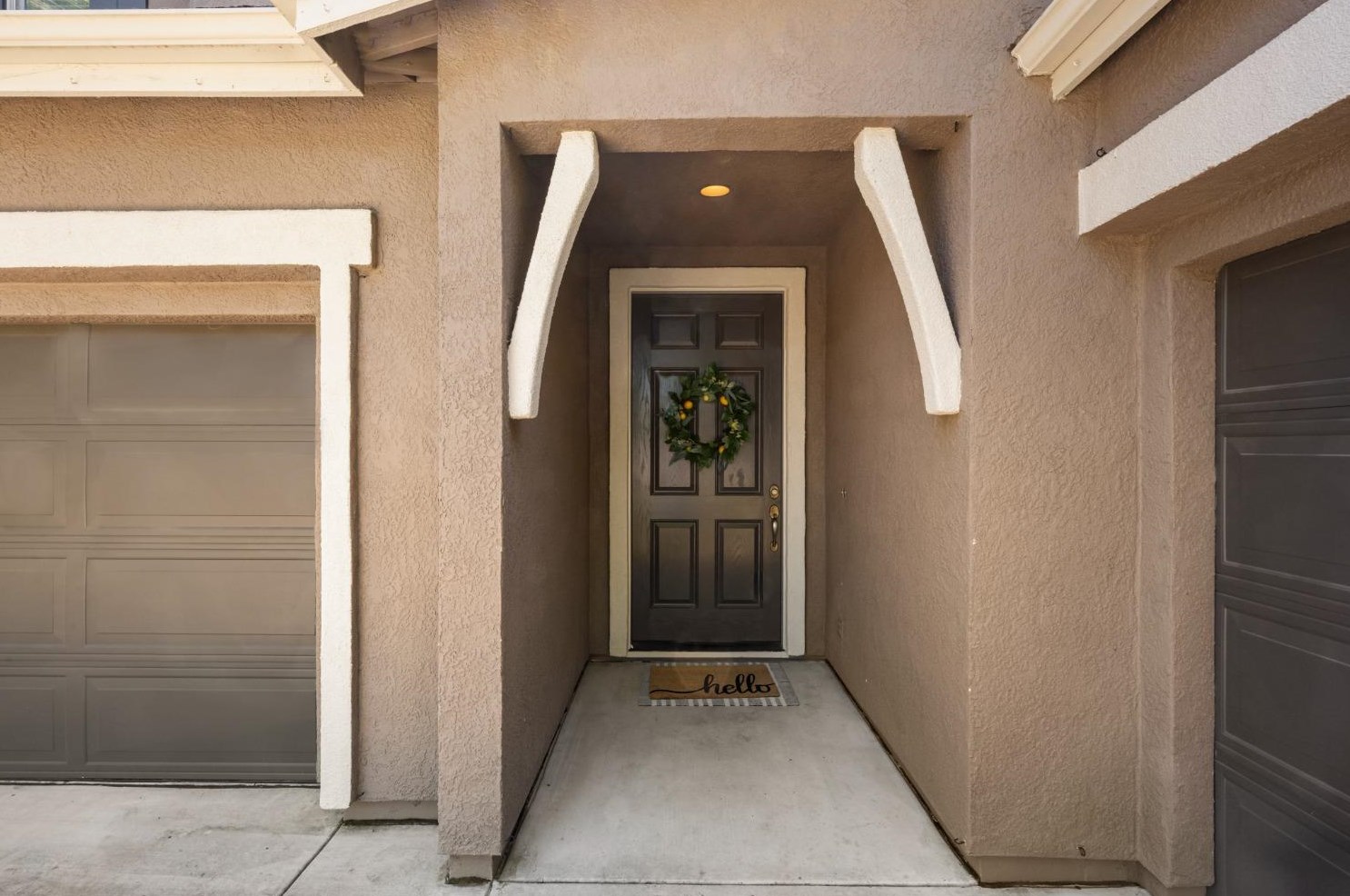 989 Smith Way, Folsom CA 95630-7338 exterior