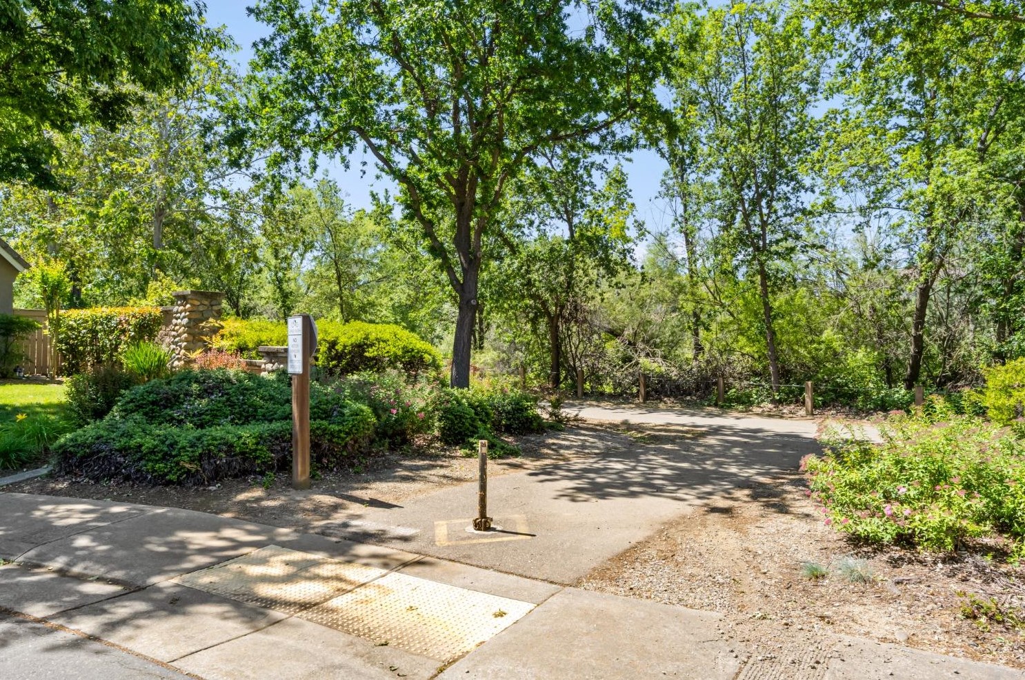 989 Smith Way, Folsom CA 95630-7338 exterior