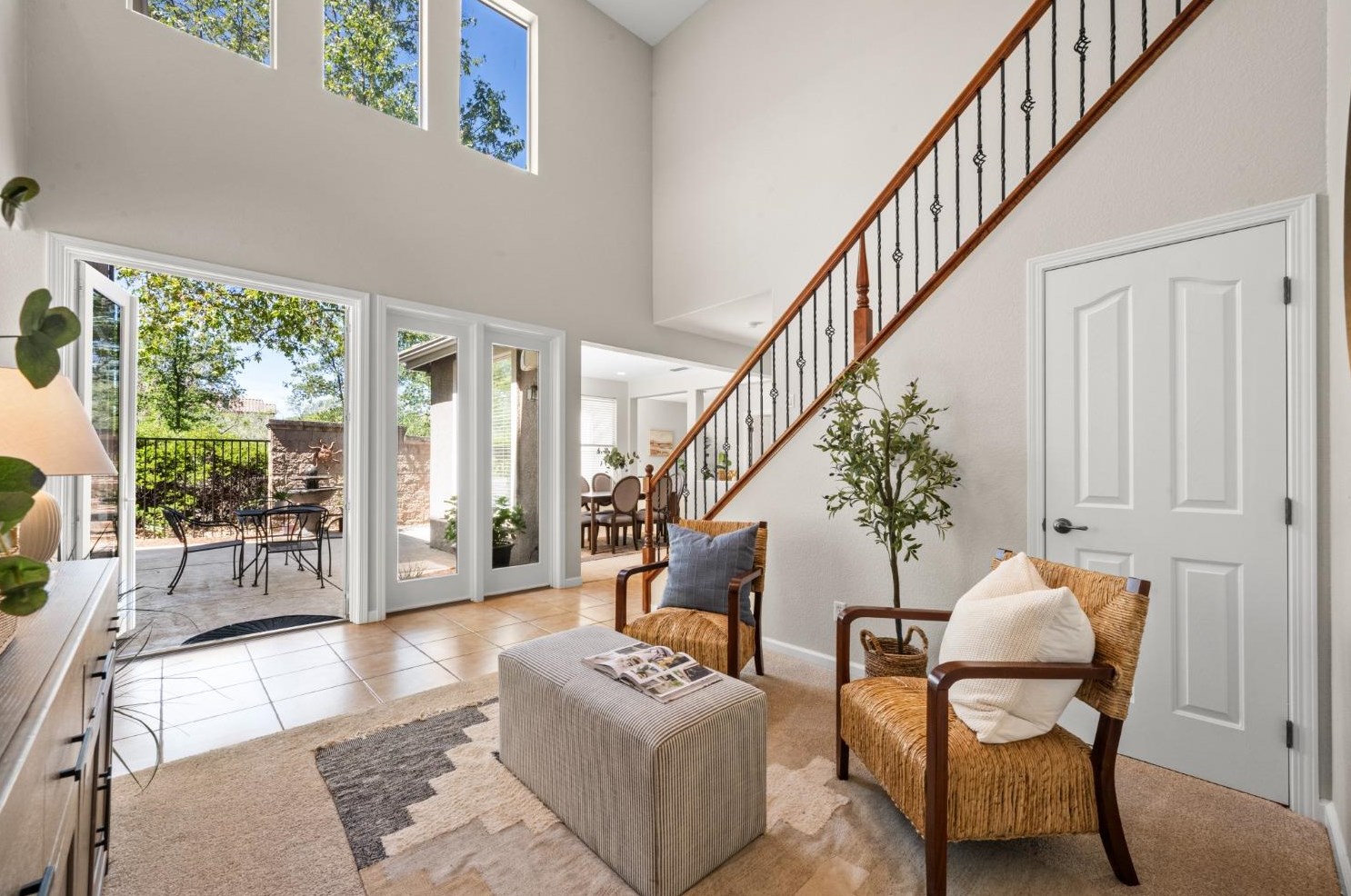 989 Smith Way, Folsom CA 95630-7338 exterior