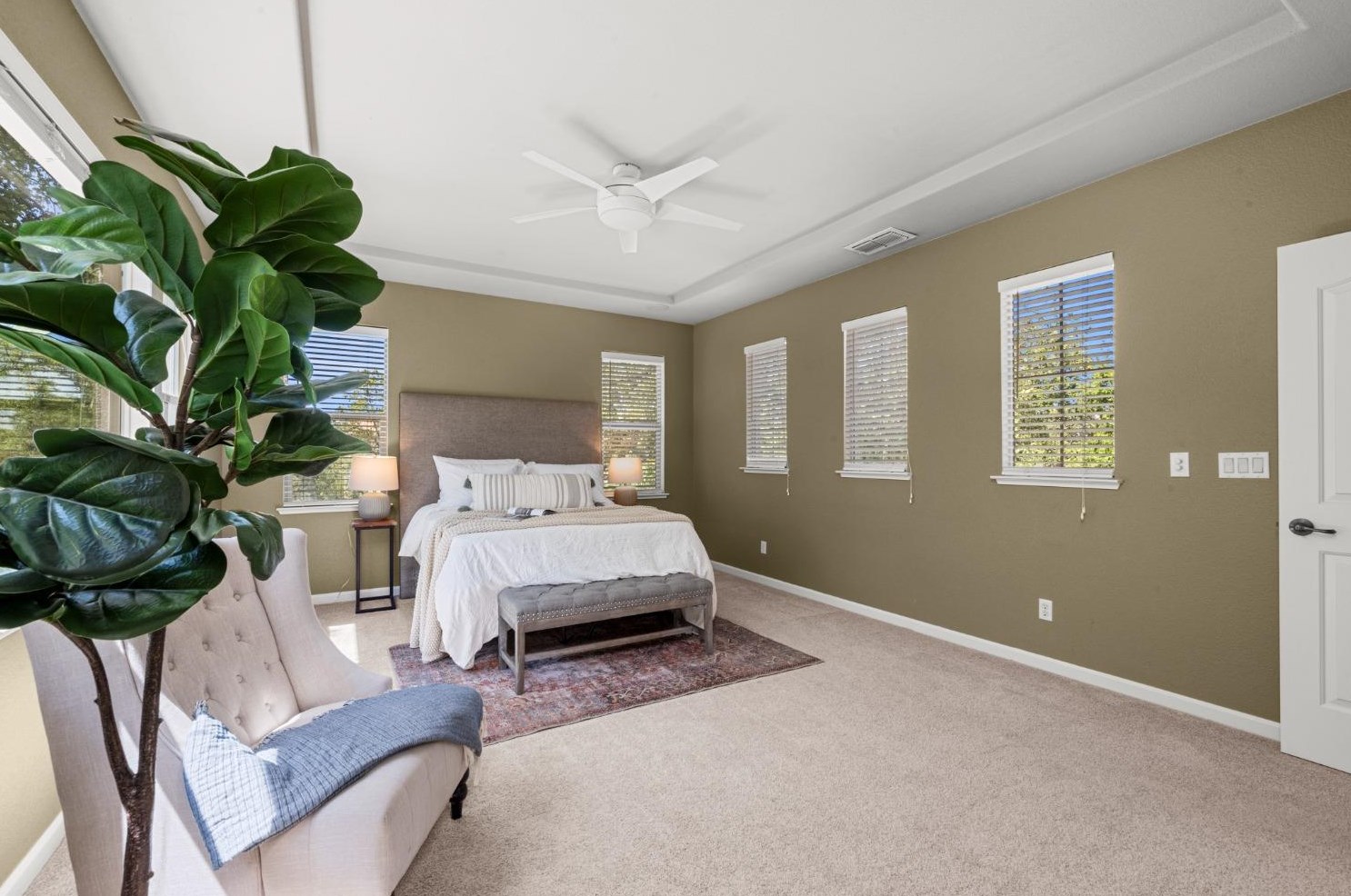 989 Smith Way, Folsom CA 95630-7338 exterior