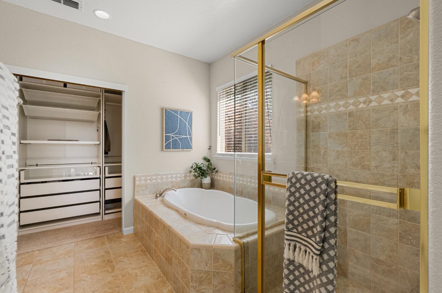 989 Smith Way, Folsom CA 95630-7338 exterior