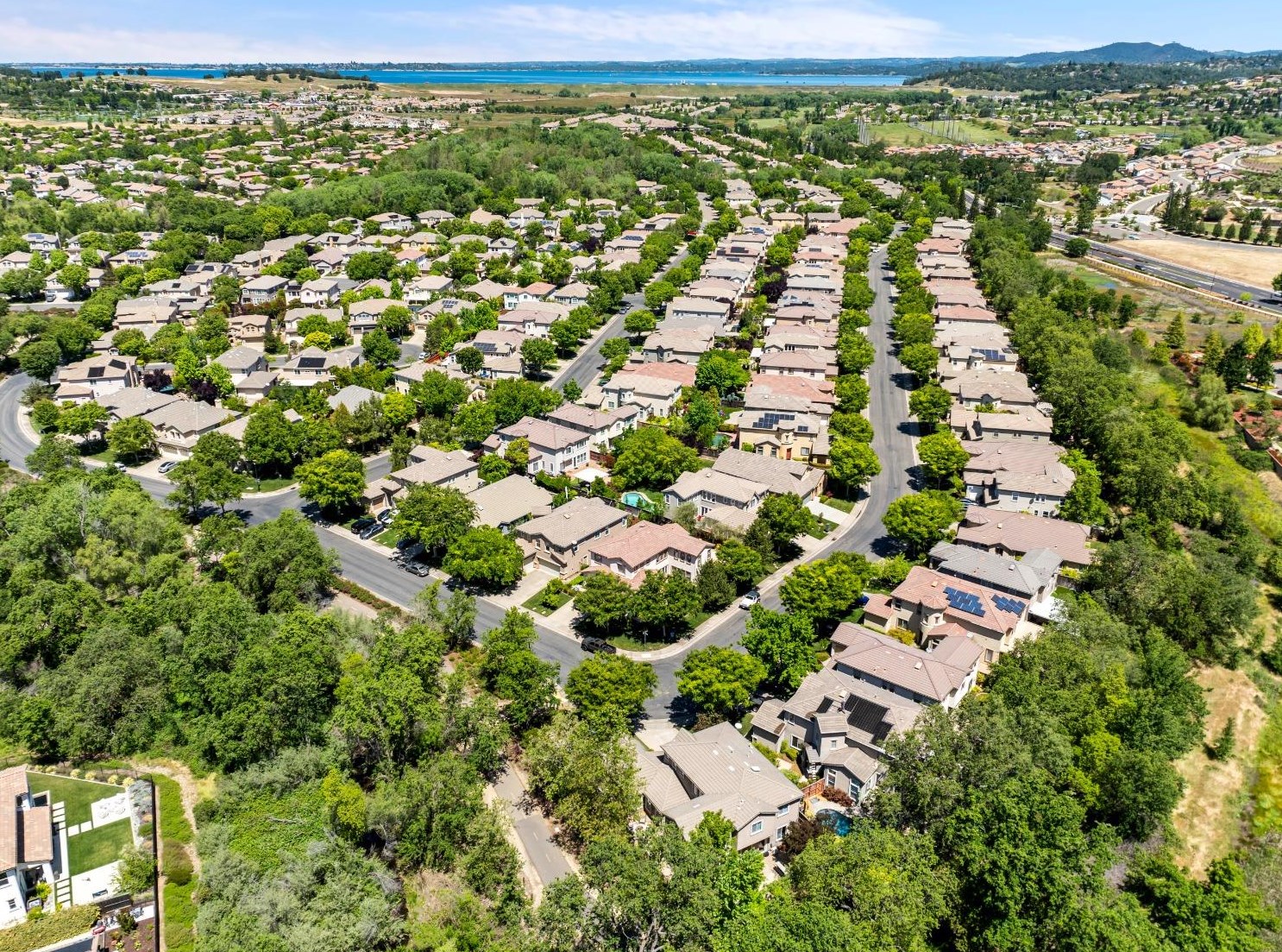 989 Smith Way, Folsom CA 95630-7338 exterior