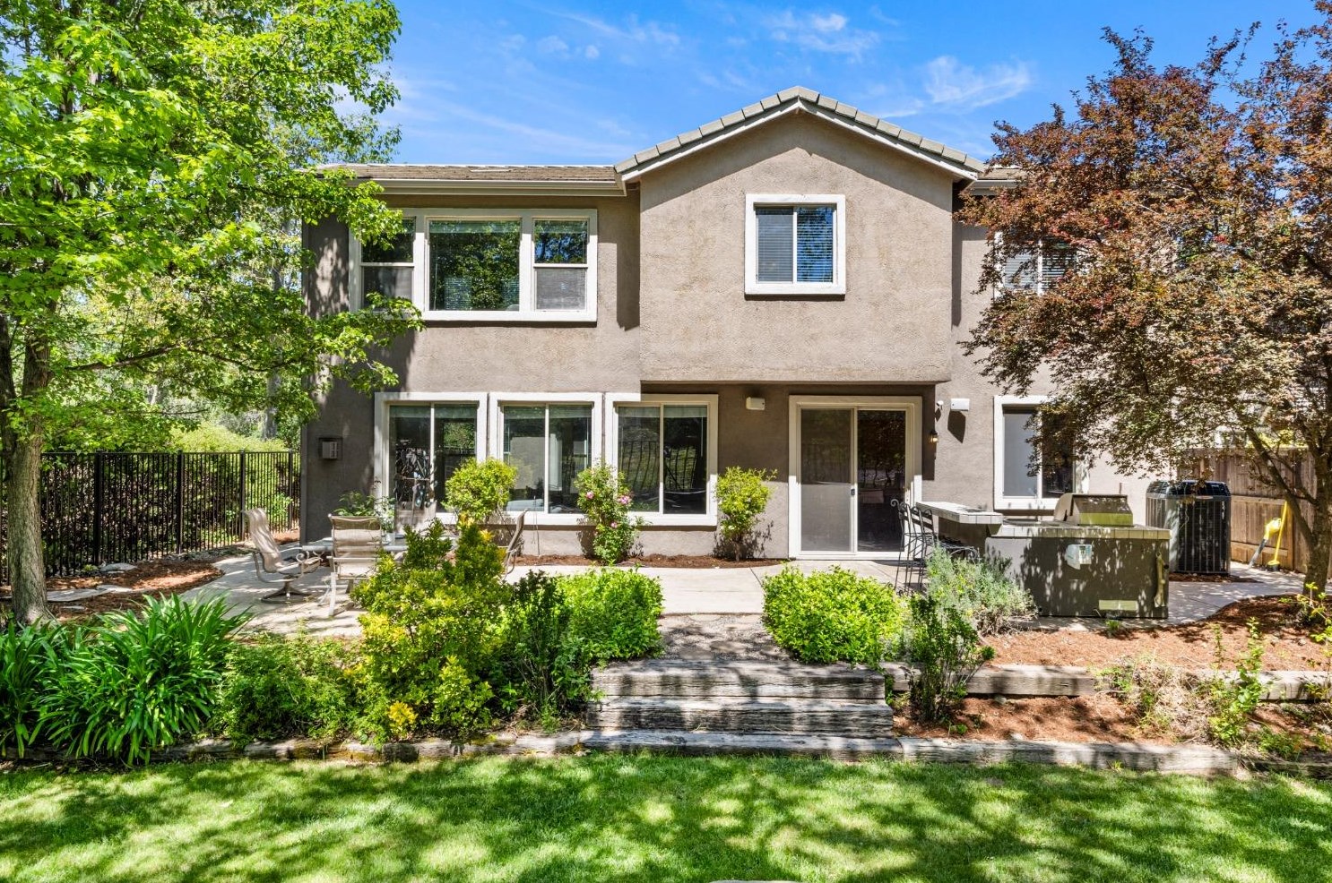 989 Smith Way, Folsom CA 95630-7338 exterior