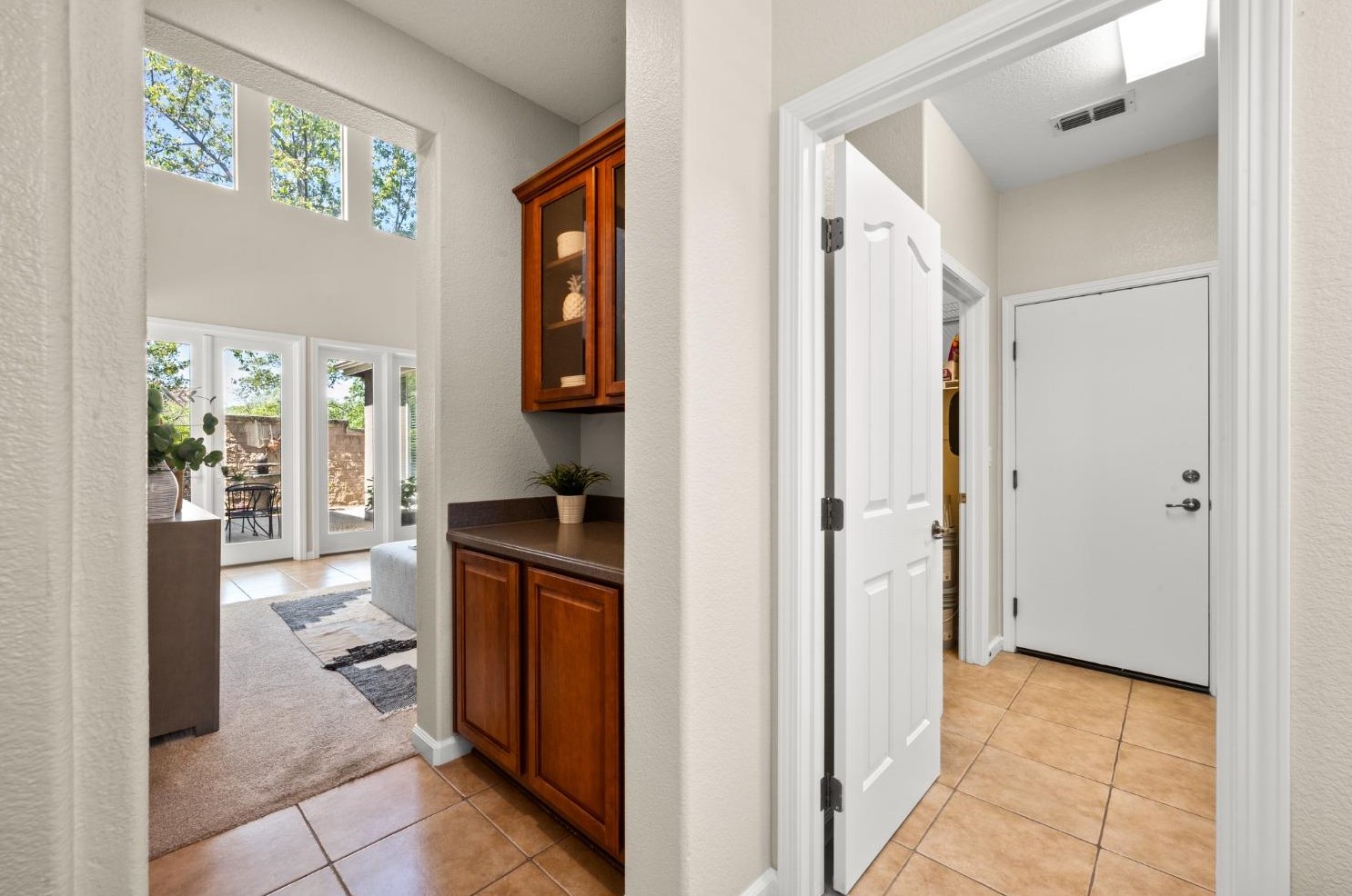 989 Smith Way, Folsom CA 95630-7338 exterior