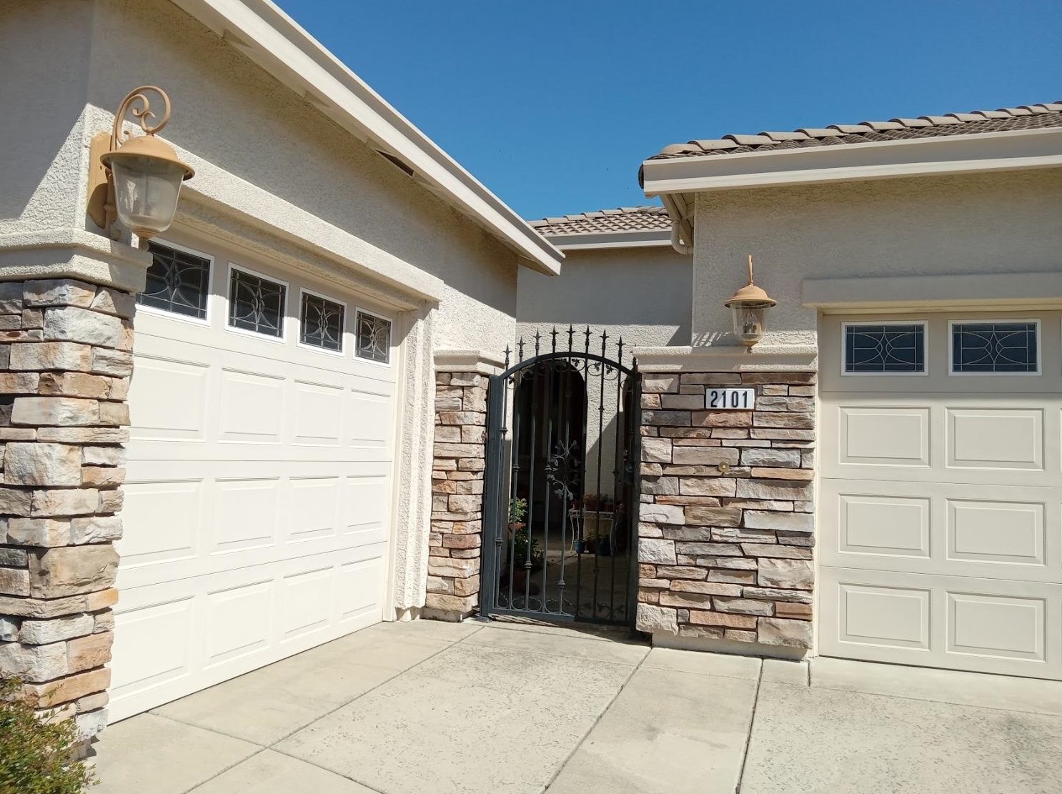 2101 Lysander Way, Roseville CA 95661-3220 exterior