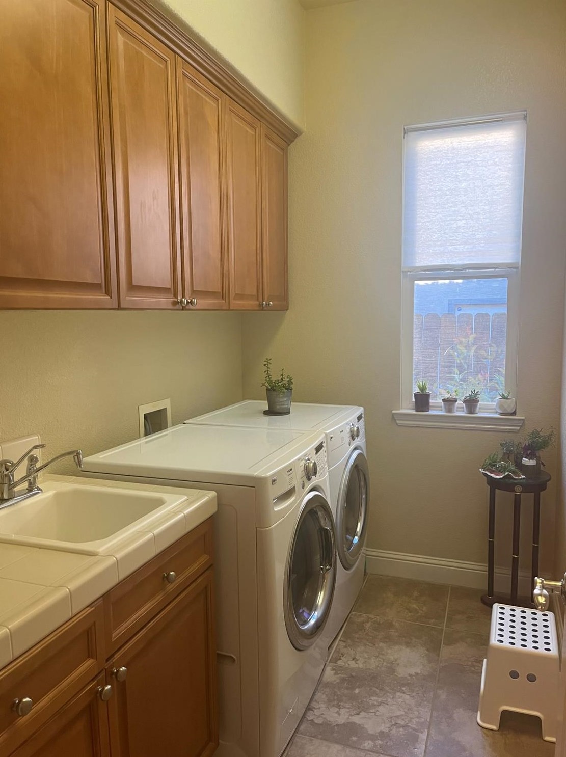 2101 Lysander Way, Roseville CA 95661-3220 exterior