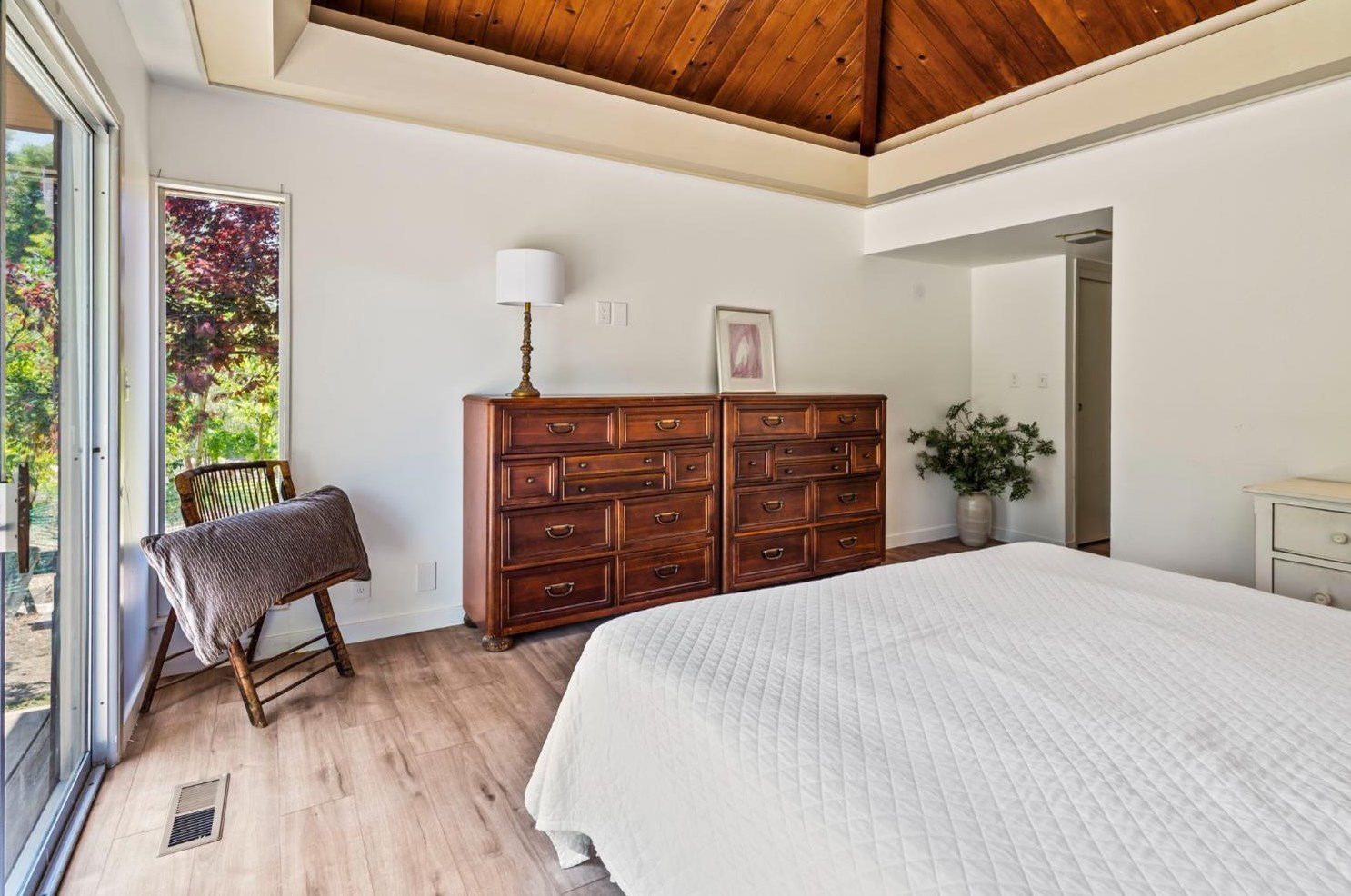 7375 Morningside Dr, Roseville CA 95746-8158 exterior