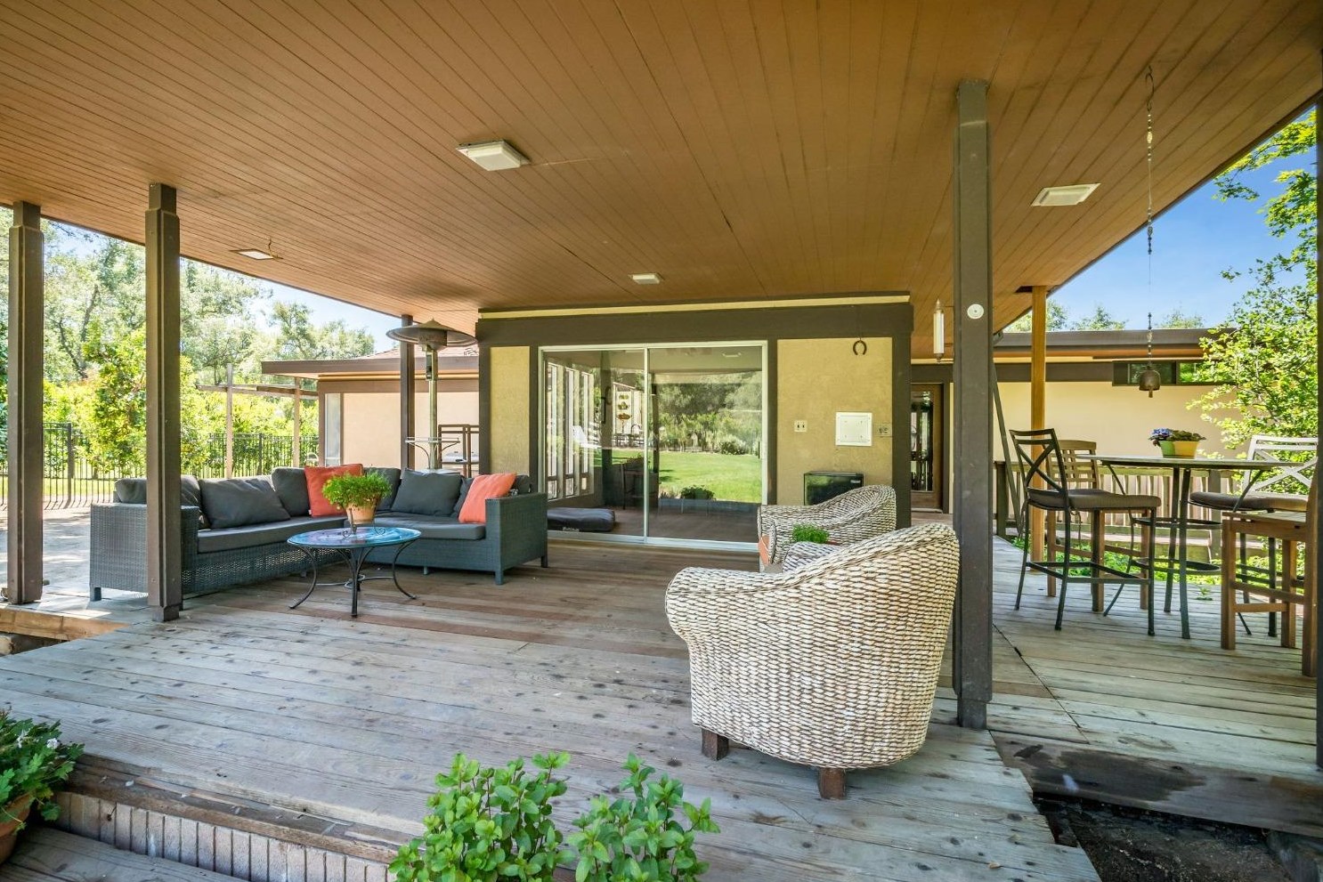 7375 Morningside Dr, Roseville CA 95746-8158 exterior