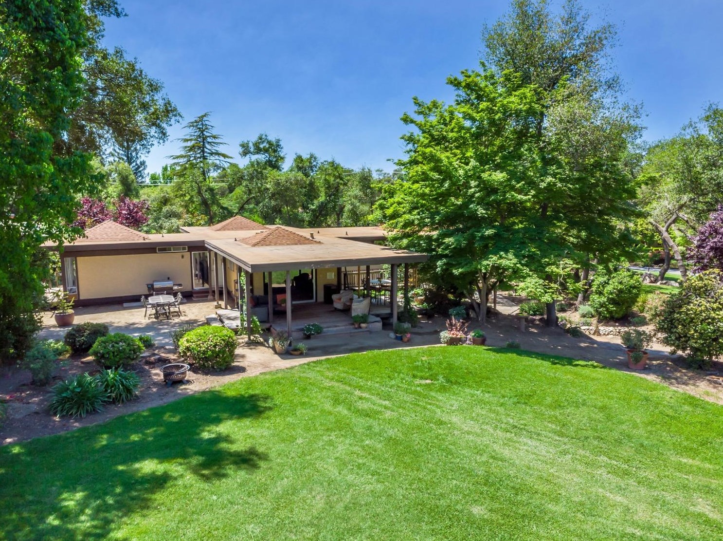 7375 Morningside Dr, Roseville CA 95746-8158 exterior