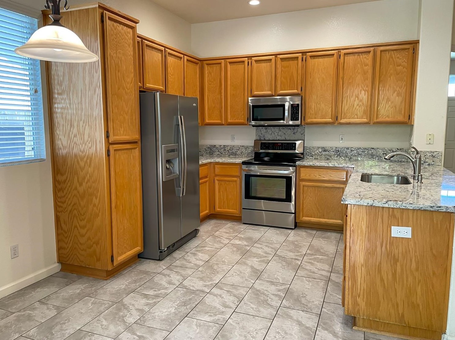 1680 Grouse Run Cir, Roseville CA 95747-4920 exterior