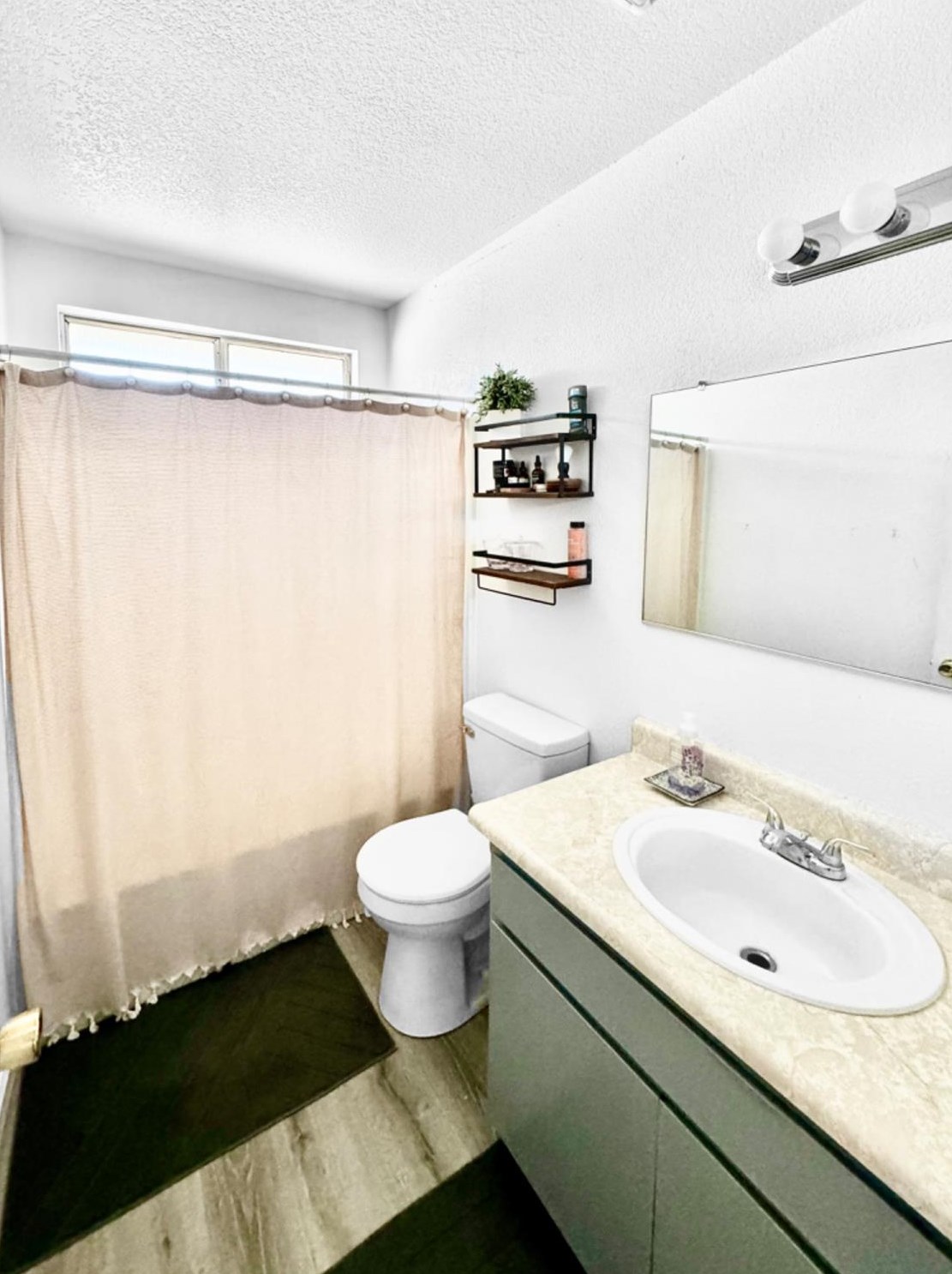 760 Southgate Dr, Fruto CA  95988-2047 exterior