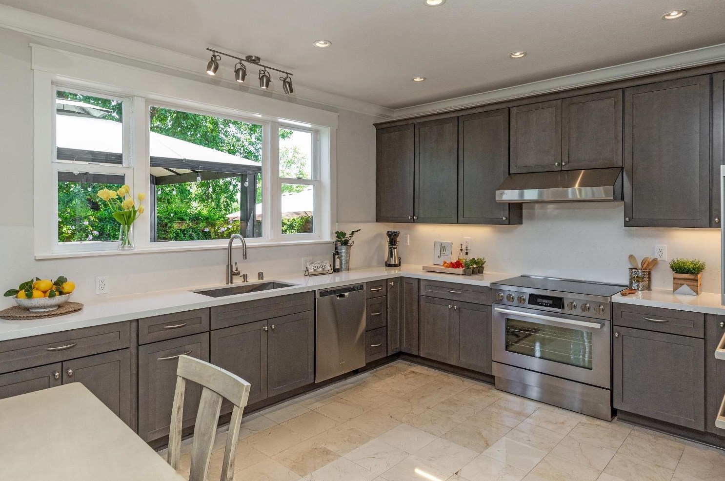 15740 Via Castana, Morgan Hill CA  95037-5855 exterior