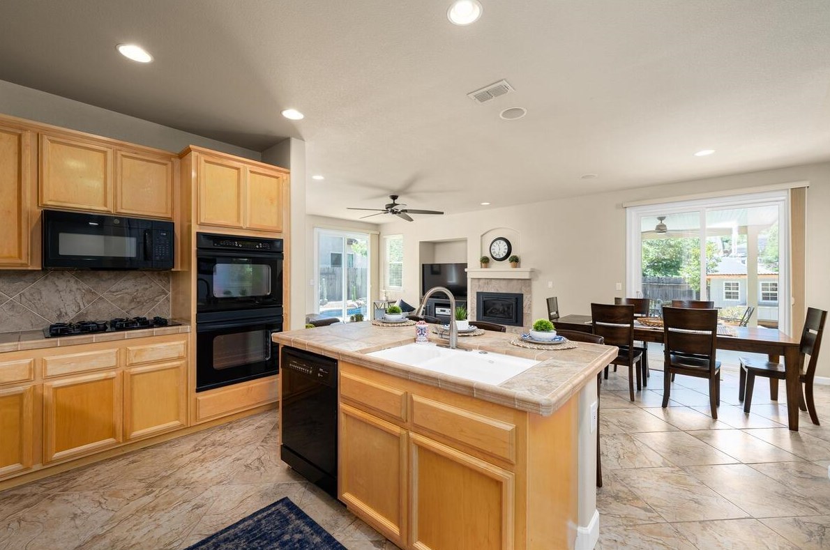 5001 Southside Rnch Rd, Rocklin CA  95677-0044 exterior