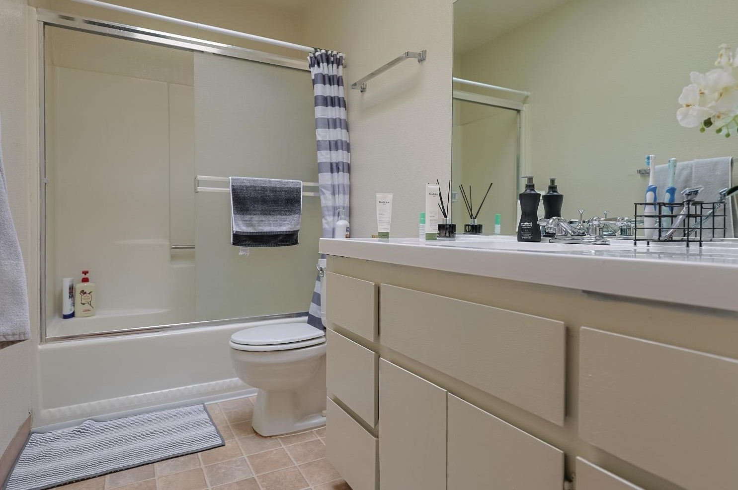 1701 Humboldt Ave, Davis CA 95616-3134 exterior