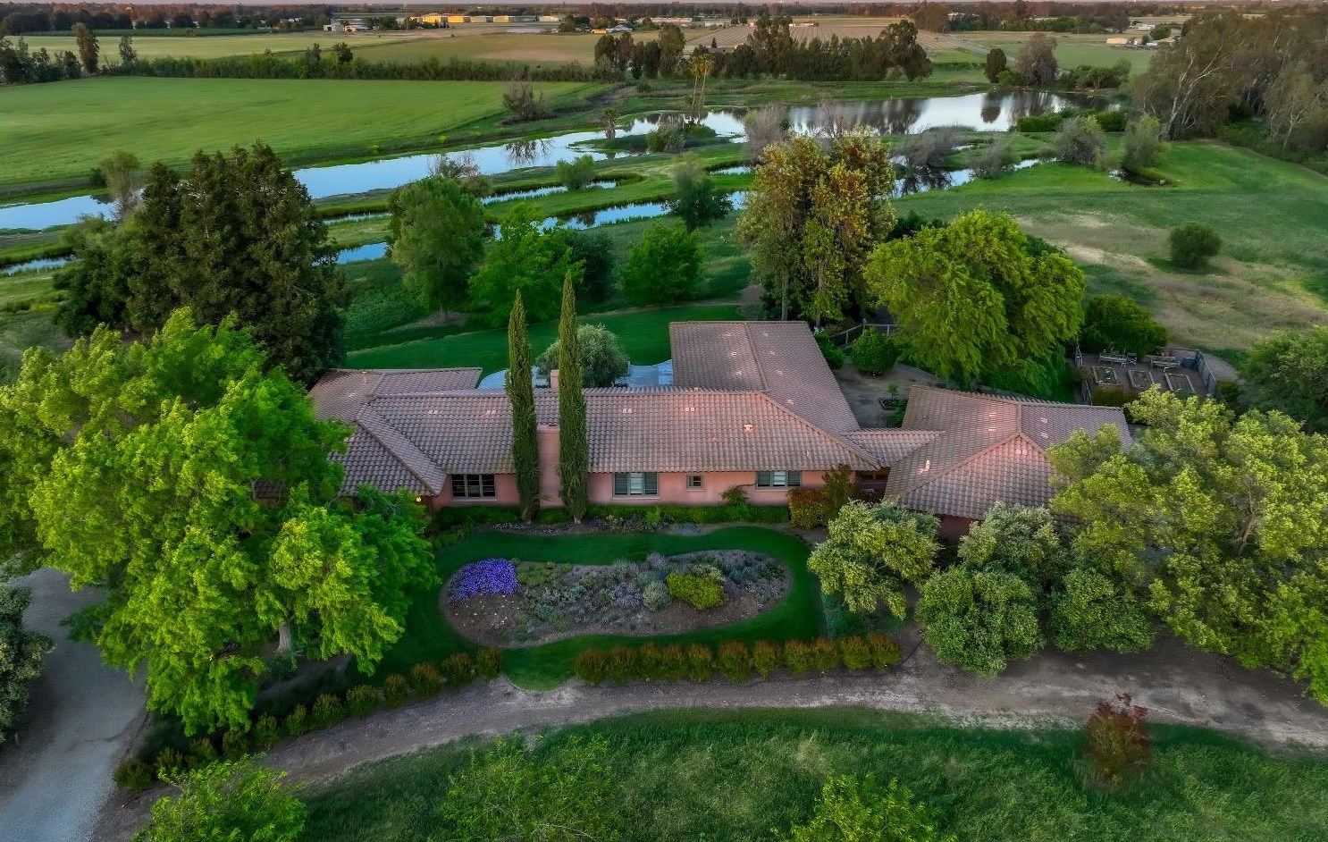 34284 Corcoran Hill Ln, Davis CA 95616-9407 exterior