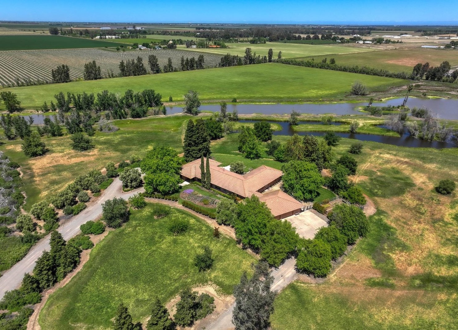 34284 Corcoran Hill Ln, Davis CA 95616-9407 exterior