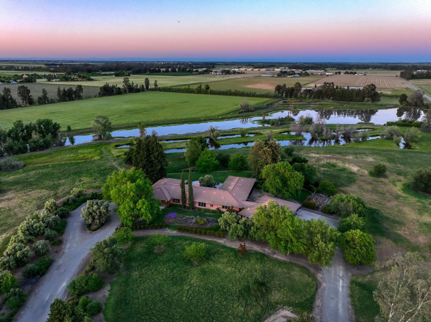 34284 Corcoran Hill Ln, Davis CA 95616-9407 exterior