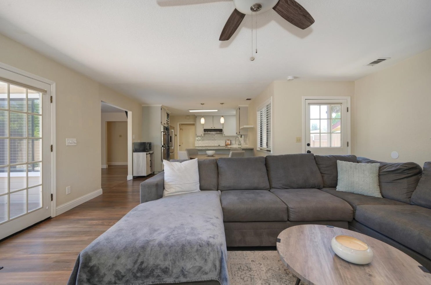 6431 Markley Way, Carmichael CA  95608-6303 exterior