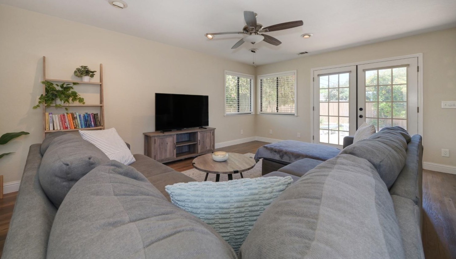 6431 Markley Way, Carmichael CA  95608-6303 exterior