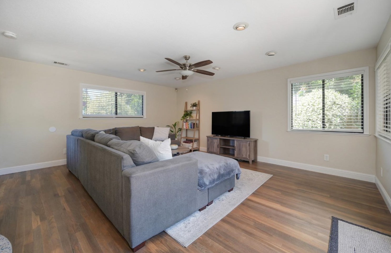 6431 Markley Way, Carmichael CA  95608-6303 exterior