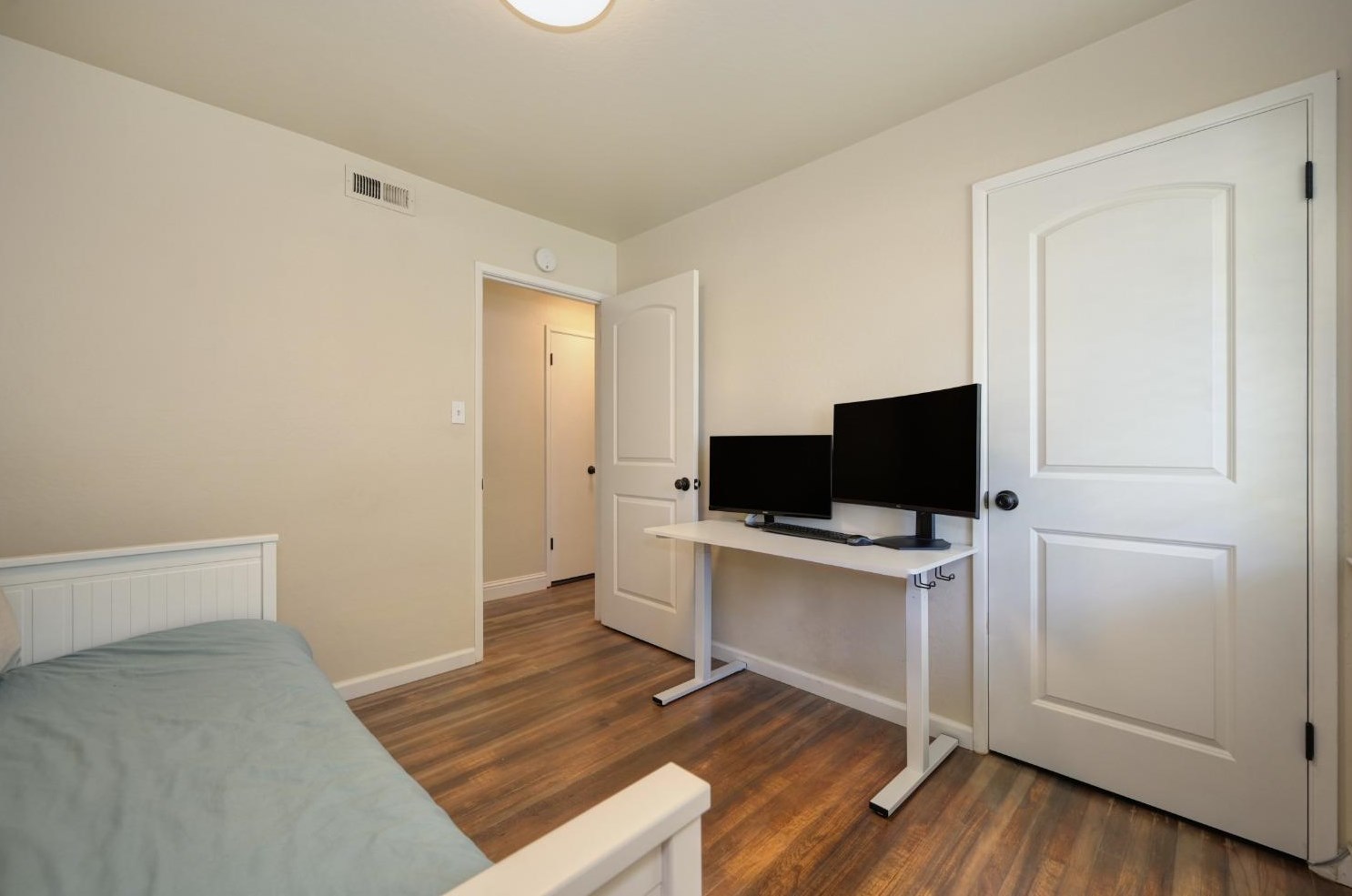 6431 Markley Way, Carmichael CA  95608-6303 exterior