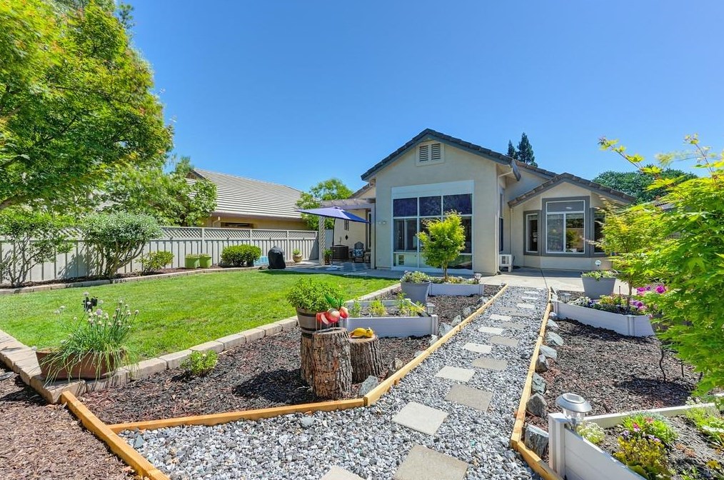 7235 Timberrose Way, Roseville CA  95747-8132 exterior