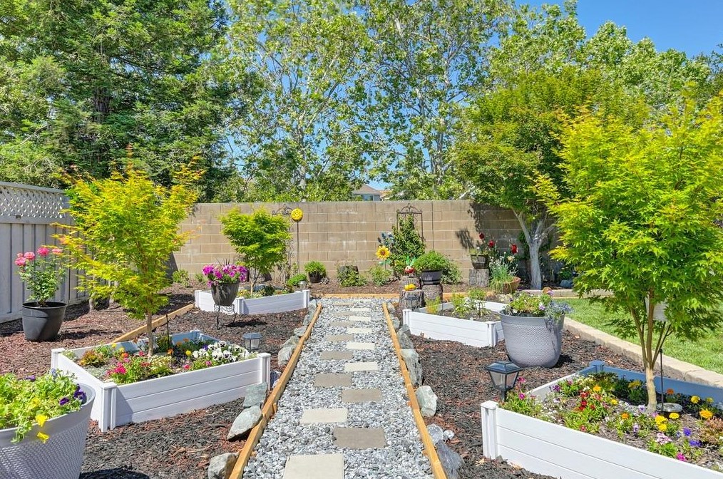 7235 Timberrose Way, Roseville CA  95747-8132 exterior