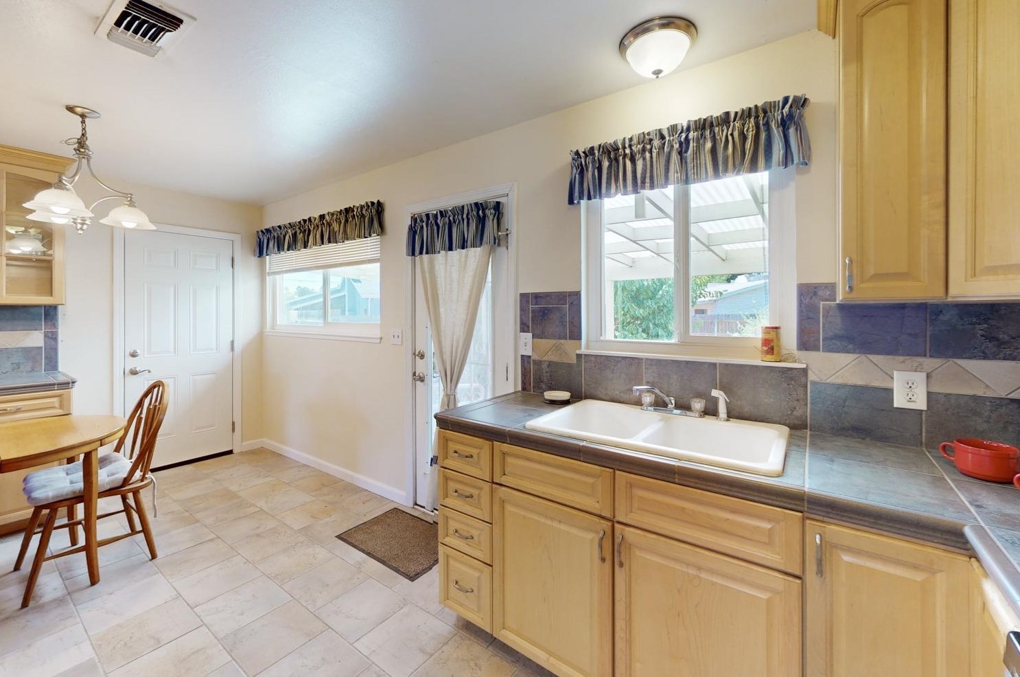 544 Laurel Dr, Yuba City CA  95991-6210 exterior