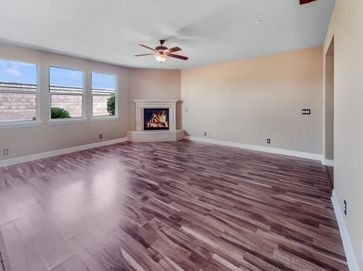 2216 Portsmouth Dr, Yuba City CA  95991-4014 exterior