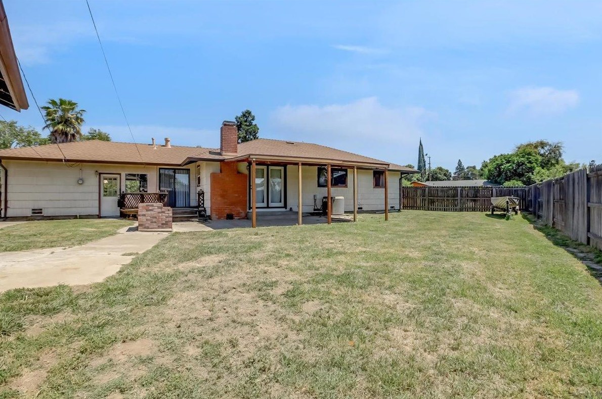 1204 Mdw Ave, Yuba City CA  95991-6509 exterior