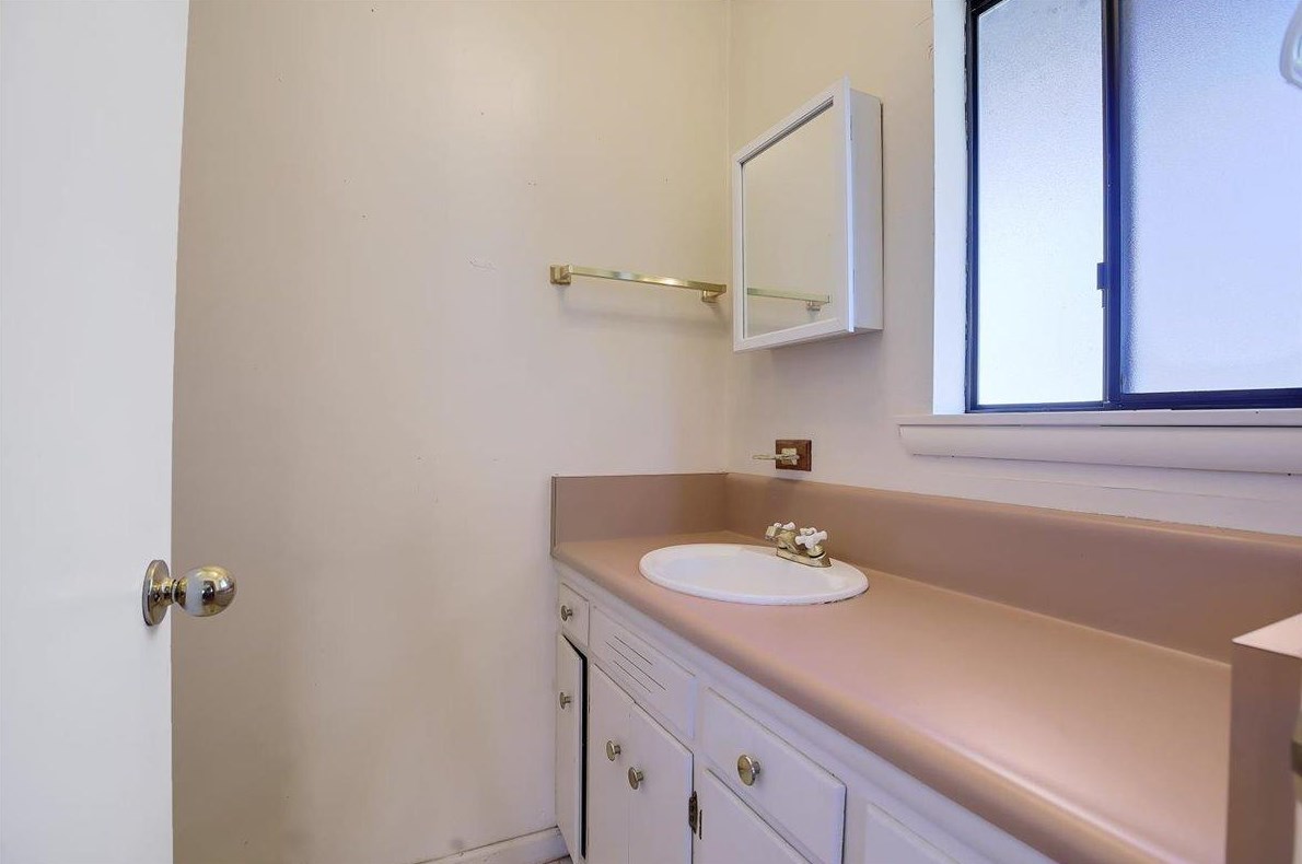 1204 Mdw Ave, Yuba City CA  95991-6509 exterior