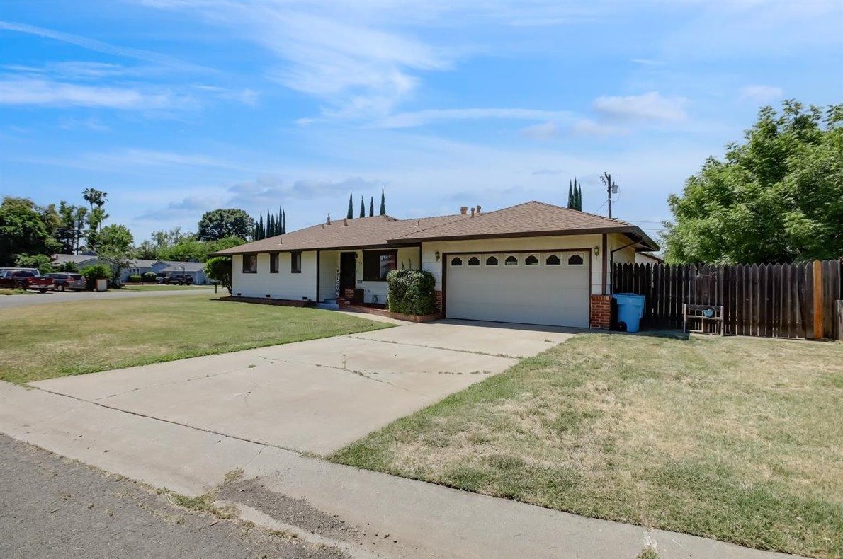 1204 Meadow Ave, Yuba City CA  95991-6508 exterior