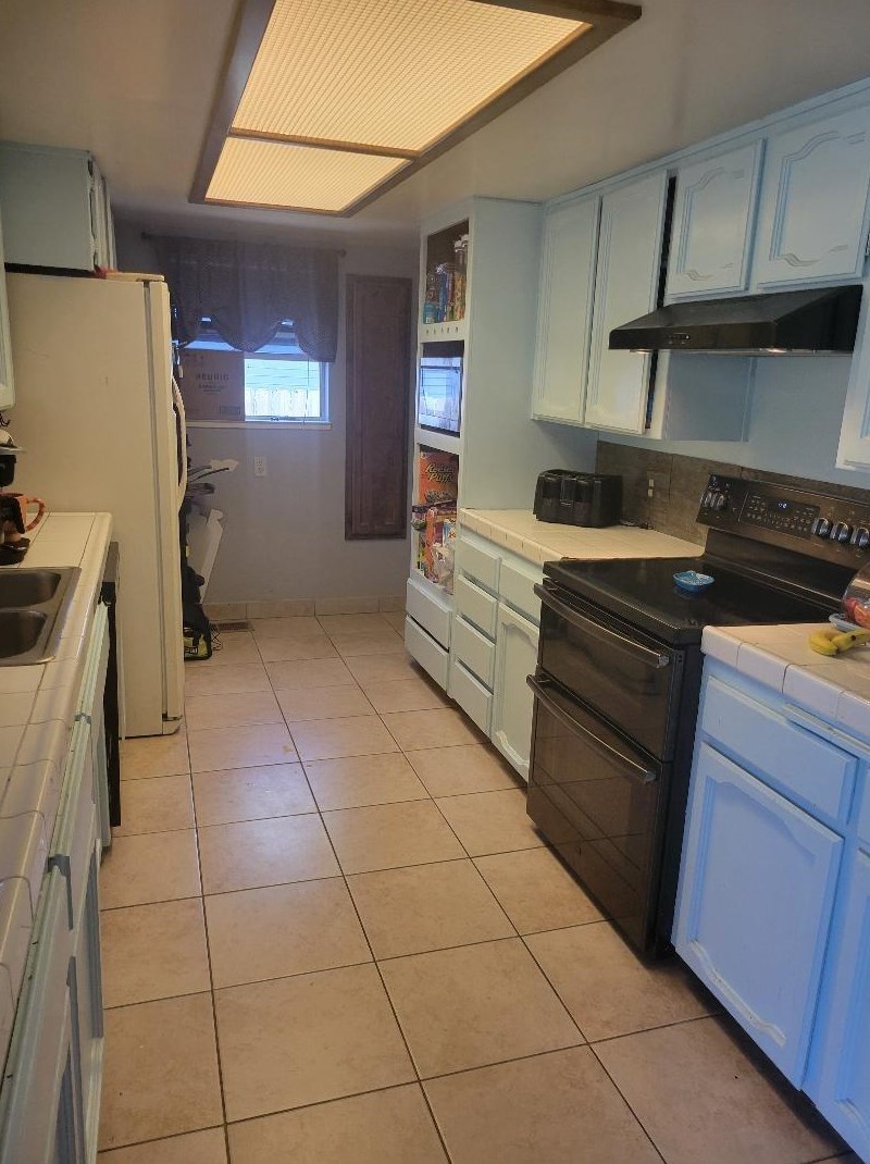 688 Fippins Ave, Yuba City CA 95991-4308 exterior