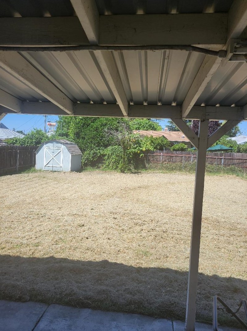 688 Fippins Ave, Yuba City CA 95991-4308 exterior