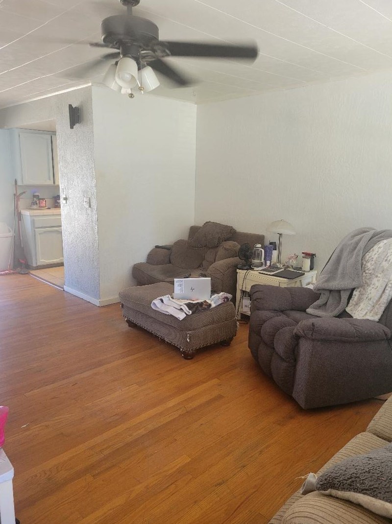 688 Fippins Ave, Yuba City CA 95991-4308 exterior