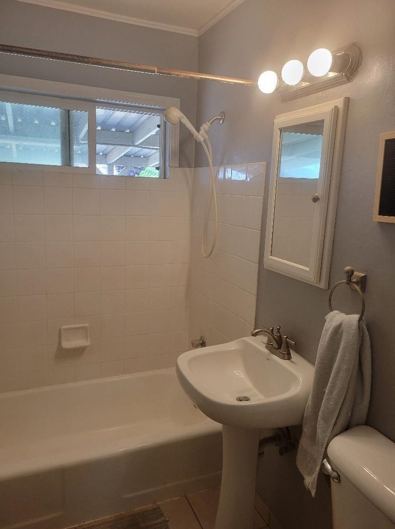 688 Fippins Ave, Yuba City CA 95991-4308 exterior