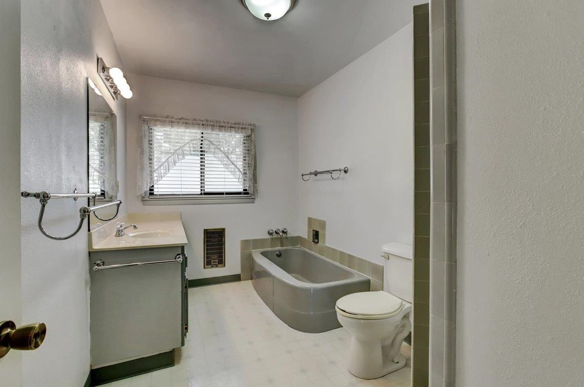 10334 Pleasant Vly Rd, Lake Wildwood CA  95946-9425 exterior