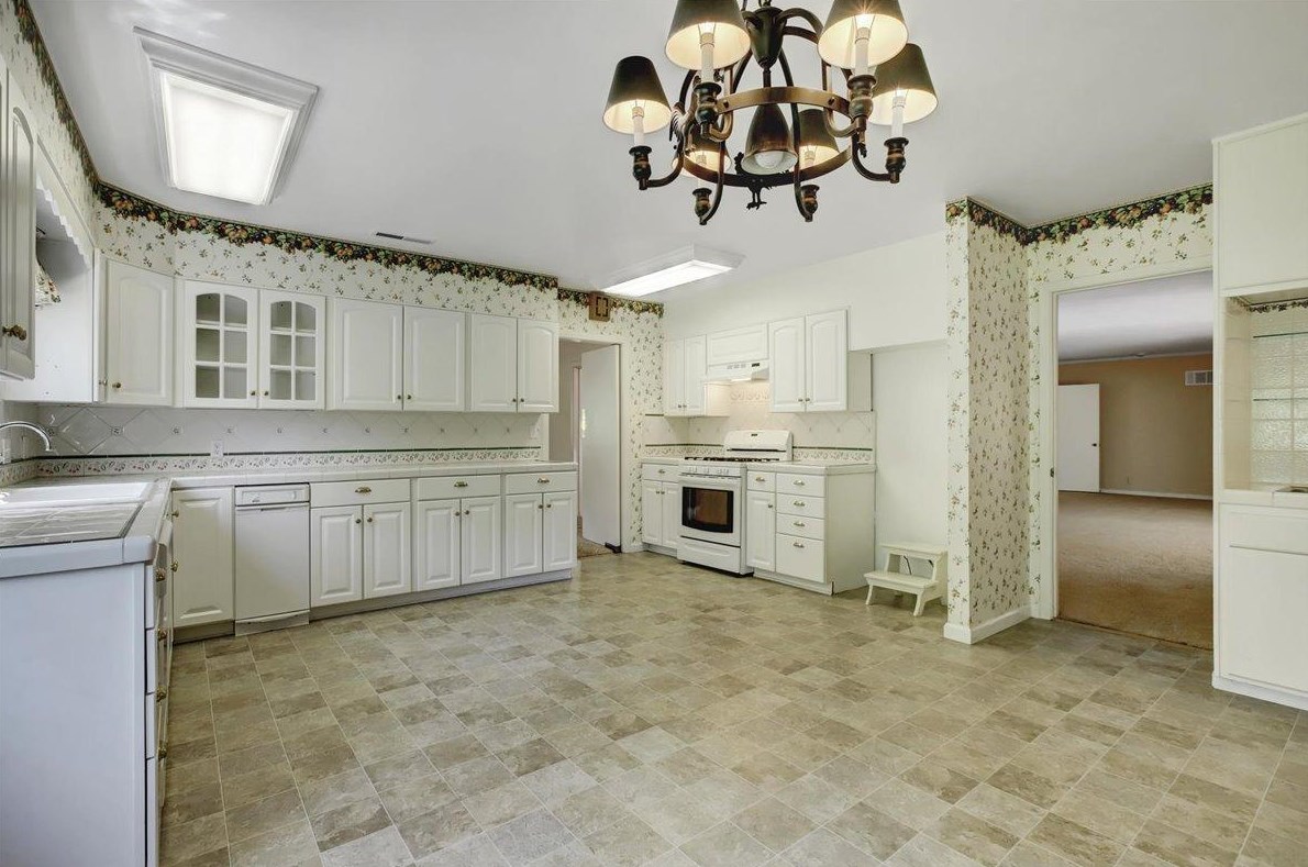 10334 Pleasant Vly Rd, Lake Wildwood CA  95946-9425 exterior