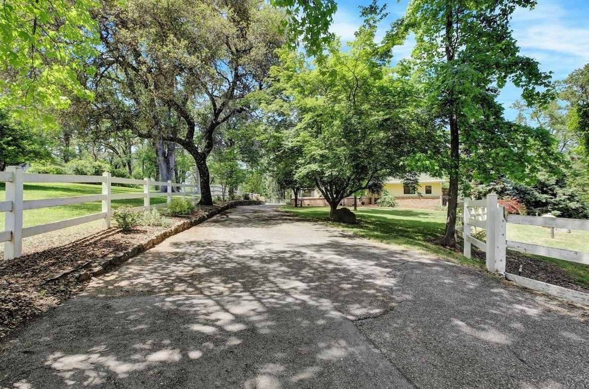 10334 Pleasant Vly Rd, Lake Wildwood CA  95946-9425 exterior