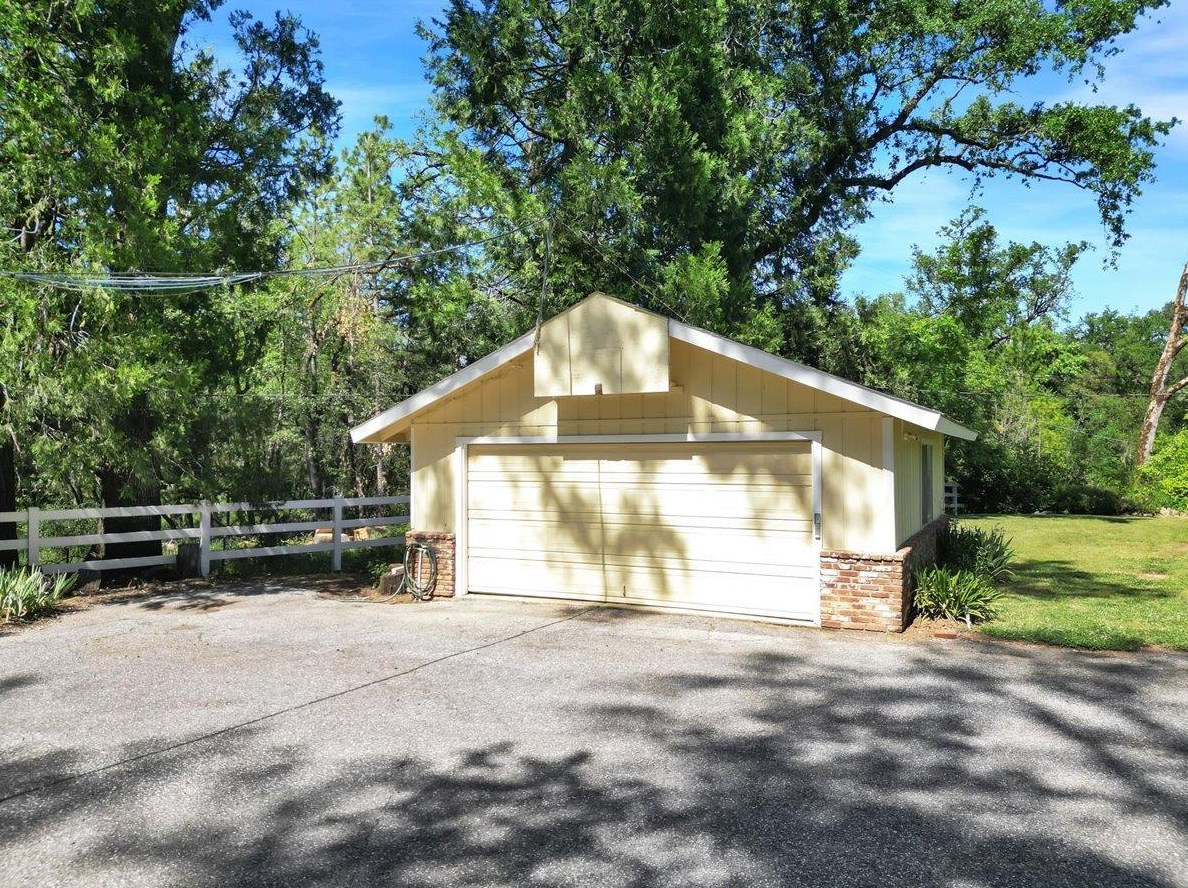 10334 Pleasant Vly Rd, Lake Wildwood CA  95946-9425 exterior