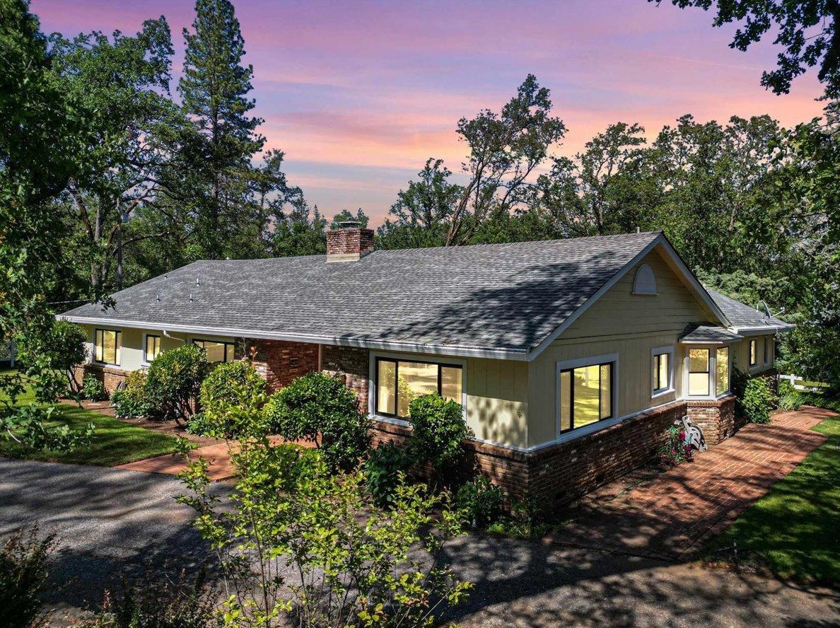 10334 Pleasant Vly Rd, Lake Wildwood CA  95946-9425 exterior